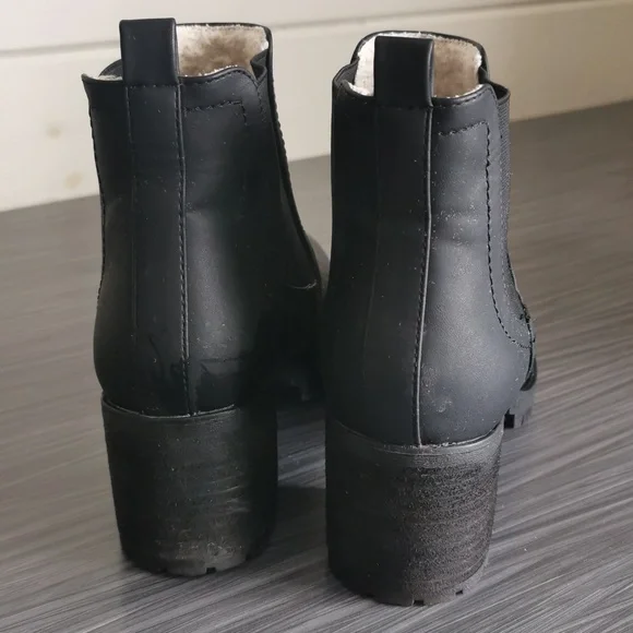 Boots - Picture 4 of 6